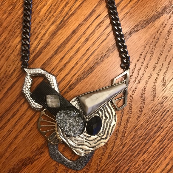 Jewelry - Awesome statement necklace!! 👍